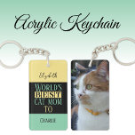 Beste Katzenmutter gibt Foto grün an Schlüsselanhänger<br><div class="desc">Akryllischer Schlüsselanhänger Feiern Sie mit diesem bezaubernden Schlüsselanhänger die Mama der besten Katze der Welt! Ideal für jeden Katzenliebhaber, mit Ihrem Namen, dem Namen Ihres Zornfreundes und einem niedlichen Foto Ihres geliebten Tieres. Dieser personalisierte Schlüsselanhänger ist ein charmanter Weg, um eine Erinnerung von Ihrem Kätzchen überall hin zu tragen. Egal,...</div>