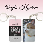 Beste Katzenmutter trägt den Namen Foto pink grau Schlüsselanhänger<br><div class="desc">Akryllischer Schlüsselanhänger Feiern Sie mit diesem bezaubernden Schlüsselanhänger die Mama der besten Katze der Welt! Ideal für jeden Katzenliebhaber, mit Ihrem Namen, dem Namen Ihres Zornfreundes und einem niedlichen Foto Ihres geliebten Tieres. Dieser personalisierte Schlüsselanhänger ist ein charmanter Weg, um eine Erinnerung von Ihrem Kätzchen überall hin zu tragen. Egal,...</div>