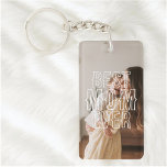 Beste Mama je 2 Foto Schlüsselanhänger<br><div class="desc">Feiern Sie die Mama mit einem Geschenk, das sie überall tragen wird - ein personalisierter Schlüsselanhänger, der sowohl sinnvoll als auch praktisch ist. Dieser Schlüsselanhänger mit der Phrase "Beste Mama je" in einem charmanten rustikalen Schriftart überlagert ein beliebtes Foto und verwandelt ein einfaches Accessoire in einen gepflegten Sake. Ideal zum...</div>