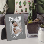 Beste Mama je Foto Fotoplatte<br><div class="desc">Beste Mama Jedes personalisierte Foto gibt ein Geschenk für Mutter am Muttertag, Muttertag oder Muttertag oder junge Mutter. Fügen Sie eine Ihrer Lieblings-Ehefrau, Mutter, Kind/Kind/Haustiere/Familie/Ehepaar/Hochzeit-Fotos zum Kissen hinzu. Sie werden eine Vorschau Ihrer Kreation sehen können. Macht ein großartiges Geschenk für Geburtstage, Muttertag, Weihnachten, Feiertage, neue Mutter, Mutter, Ehefrau, Oma.</div>