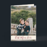 Beste Mama je Foto Karte<br><div class="desc">Eine schöne Grußkarte für Muttertag, die einfach zu bedienende Vorlagen macht die Anpassung Spaß und einfach. Auf der Vorderseite der Karte befindet sich eine Fotovorlage zum Einlegen Ihres Familienbildes. Es gibt ein hellpfirsichfarbenes Rechteck mit "Beste". Mama. Immer." in schönem bordeauxroten kursiven Text geschrieben. Die Innenseite der Karte ist ein heller...</div>