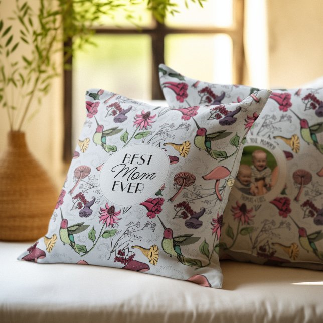 Beste Mama je Light Blue Floral Hummingbird Kissen (Chic Best Mom Ever Hand-Drawn Hummingbird, Flowers & Mushrooms. Custom Photo & 2 Personalized Texts.)