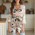 Beste Mama je Script Muttertagsfoto-Collage Schürze<br><div class="desc">Feiern Sie den Muttertag mit einem einzigartigen und nachdenklichen Geschenk, das das Herz von familiären Erinnerungen einnimmt. Unsere Best Mama jemals Foto Collage Schürze ist speziell dafür konzipiert, 21 Ihrer hochgeschätzten Fotos zu präsentieren und so eine atemberaubende visuelle Hommage an die Momente zu schaffen, die am wichtigsten sind. Diese Schürze...</div>