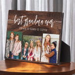 Beste Oma je - Rustikales Holzfoto Collage Fotoplatte<br><div class="desc">Feiern Sie die "Beste Oma je" mit dieser personalisierten Grandkinderfoto Collage Plaque. Dieses herzliche Geschenk besticht durch eine wunderschön arrangierte Collage mit wertvollen Fotos, die besondere Momente einfangen, ergänzt durch eine liebevolle Botschaft. Aus hochwertigen Materialien mit schlichter Oberfläche gefertigt, ist es ideal, um auf der Zuhause als hochgeschätzter Sake zu...</div>