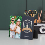 Beste Opa nach Par | Golf Opa Foto Fotoplatte<br><div class="desc">Feiern Sie einen golfliebenden Großvater an diesem Vatertag oder Großelterntag mit dieser phantastischen,  maßgeschneiderten Foto-Plakette. Im Design befindet sich ein golfthematisches Abzeichen mit den Worten "Best Opa By Par" mit grünen Lorbeeren und einer Golftasche,  neben einem Foto seiner Enkel. Personalisieren Sie Ihre Daten mit Namen oder einer benutzerdefinierten Nachricht.</div>