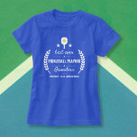 Beste Pickleback-Spiel Oma Custom T-Shirt<br><div class="desc">Hat jemand in Ihrer Liebe Pickleball? Dann werden sie diesen coolen T - Shirt mit einem Pickleball Paddel und Ball, Logo Emblem mit Sternen und Text, dass "Best Ever Pickleball Playing 'YOUR NAME' ". Fügen Sie Ihren individuelle Name hinzu - Oma, Nana, Mama, Vater, Opa, etc. Fügen Sie unten eine...</div>