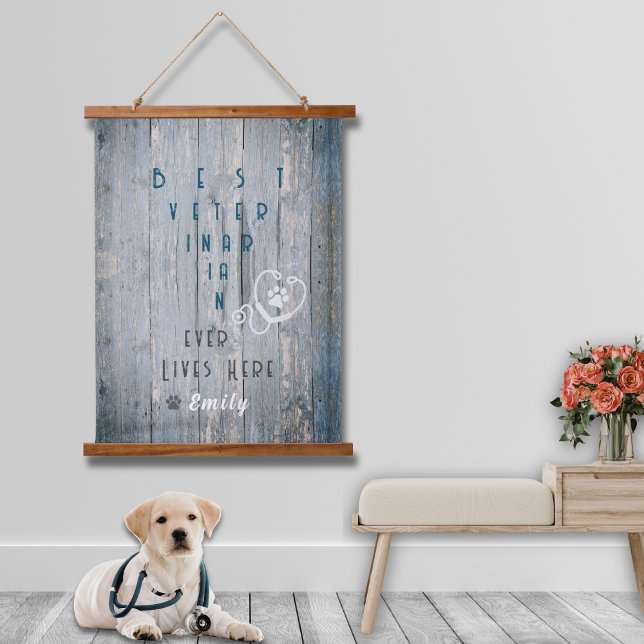 Bester Tierarzt lebt hier jemals Wandteppich Mit Holzrahmen (Show off your personalized wood topped tapestry with Best Veterinarian Ever design! Rustic and cute!)