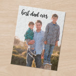 Bester Vater je benutzerdefiniertes Foto Schwarzes Puzzle<br><div class="desc">Erstellen Sie einen lustigen Sake für Ihren Papa, indem Sie Ihr eigenes vertikales Foto zu einem benutzerdefinierten Puzzle mit "bester Papa je" geschrieben oben links in einem modernen, handgeschriebenen, schwarzen Skript-Schriftart hinzufügen. Ein perfektes Geschenk für den Vatertag. Wenn Sie Probleme mit der Platzierung oder Größensortierung Ihres Fotos haben, klicken Sie...</div>