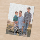 Bester Vater je benutzerdefiniertes vertikales Fot Puzzle<br><div class="desc">Erstellen Sie einen lustigen Sake für Ihren Vater, indem Sie Ihr eigenes vertikales Foto zu einem benutzerdefinierten Puzzle mit "Best Papa jemals" geschrieben am unteren Rand in einem modernen, handgeschriebenen Schriftart schwarzer Schriften hinzufügen. Ein perfektes Geschenk für den Vatertag. Wenn Sie Probleme mit der Platzierung oder Größensortierung Ihres Fotos haben,...</div>