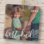 Bester Vater je Modernes, einfaches und spielerisc Keramikornament<br><div class="desc">Design besteht aus moderner und spielerischer Schriftzeichen. Fügen Sie Foto der Familie hinzu.</div>