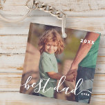 Bester Vater je Modernes, einfaches und spielerisc Schlüsselanhänger<br><div class="desc">Design besteht aus moderner und spielerischer Schriftzeichen. Fügen Sie Foto der Familie hinzu.</div>