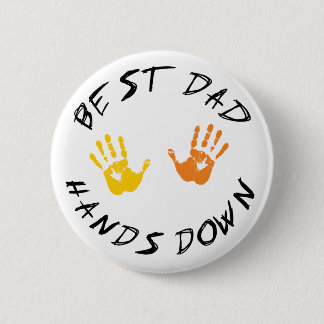 Bester Vater übergibt unten Geschenk Button