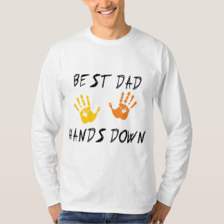 Bester Vater übergibt unten T - Shirt
