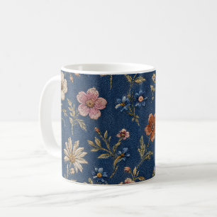 Bestickte einfache Wildblumen auf Jeanshintergrund Kaffeetasse