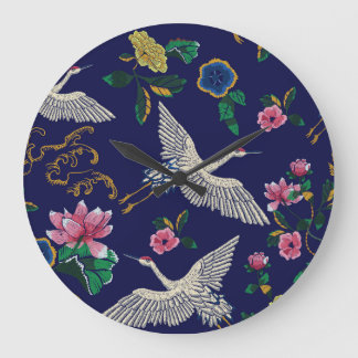 bestickte Krane und Blume, Vintag nahtlos p Große Wanduhr