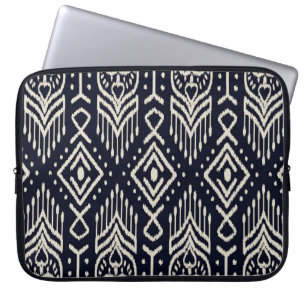 Besticktes Ikat-Gewebe: Ethnisches Eleganz. Laptopschutzhülle