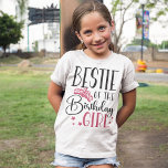 Bestie of the Birthday Girl Squad Custom Matching T-Shirt<br><div class="desc">Suchen Sie eine einzigartige Möglichkeit, Ihre Unterstützung für Ihre Freundin am Geburtstag zu zeigen? Karo aus unseren personalisierten Shirts! Jedes Shirt ist nur für das Geburtstagsmädchen und ihre nächsten Familienmitglieder gemacht, sodass jeder wissen wird, dass sie Teil der Mannschaft sind. Und wer kann einem niedlichen T - Shirt widerstehen, der...</div>