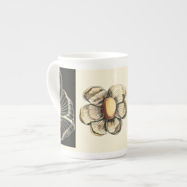 Bestückte Tiere auf Creme-Hintergrund gemalt Prozellantasse (Vorderseite Links)