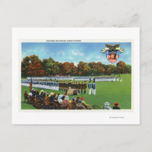 Besucher bei der Überprüfung einer Kleiderparade Postkarte