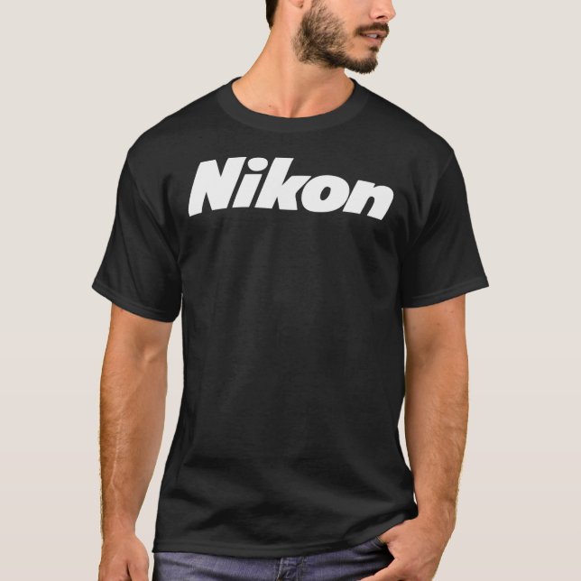 BET-VERKÄUFER Nikon Logo Merchandise Essential T-Shirt (Vorderseite)