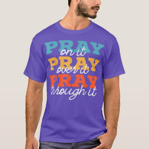 Beten Sie auf sie beten über sie beten durch sie C T-Shirt