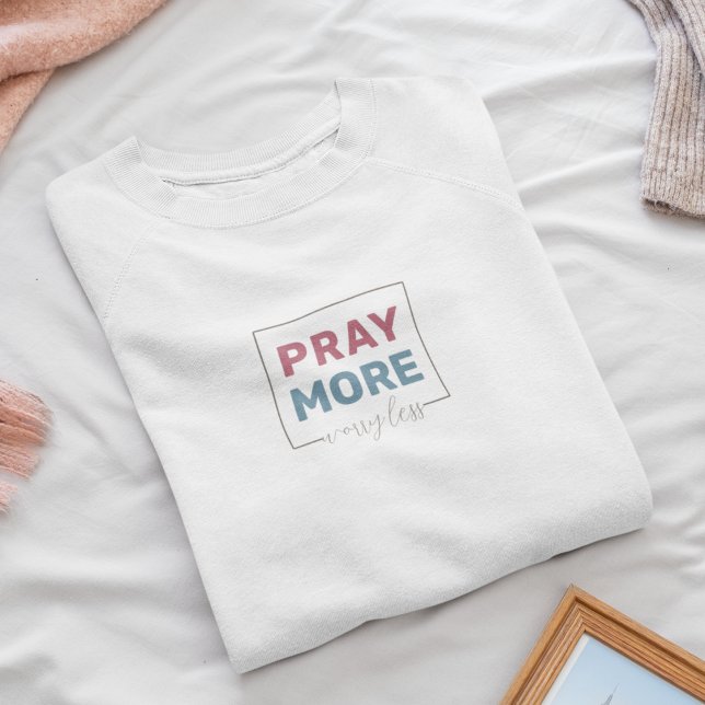 Beten Sie mehr Sorgen weniger T-Shirt (Von Creator hochgeladen)