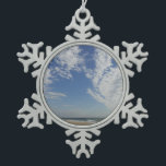 Bethany Beach II Schneeflocken Zinn-Ornament<br><div class="desc">Einige Strände an der Ostküste sind voll von Menschen und Gebäude,  andere sind voller Natur. Das Foto ist von einem ruhigen Strand in Delaware,  Bethany Beach,  während der Nebensaison im April entfernt. Dieses Foto ist auch als Widescreen-Tapete "Bethany Beach II" von MLeWallpapers.com zu sehen.</div>