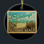 Bethany Beach Ornament Vintage Reise<br><div class="desc">Diese Gruß-From Bethany Beach Vintage Postkartengestaltung verfügt über einen Sandstrand mit einem schönen türkisfarbenen Meer und über dem Meer,  einen blauen Himmel mit billigen weißen Wolken. Im Vintage Reisen Stil.</div>