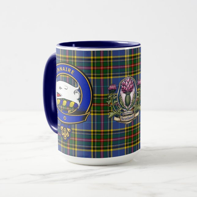 Bethune Clan Abzeichen & Tartan Tasse (Vorderseite Links)