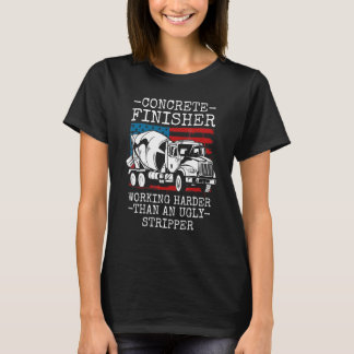 Betonfertiger arbeitet härter als ein hässlicher S T-Shirt