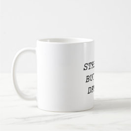 Betonte, aber gut gekleidete Tasse