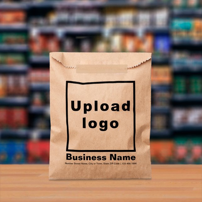 Betonung von Firmennamen und Logo auf der Brown Pa Geschenktütchen (Brown paper bag with your emphasized business name and logo displayed in a store)