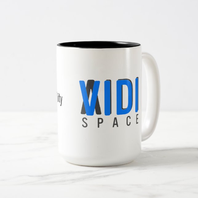 BETRETEN SIE UNSERE TASSE DER WIRKLICHKEITS-VIDI (VorderseiteRechts)