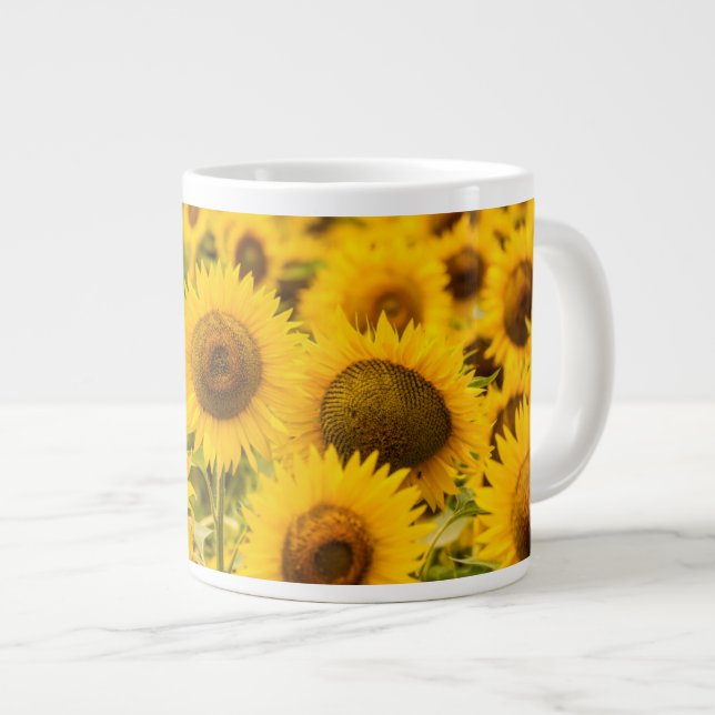 Betriebe | Ein Sonnenblumenfeld Jumbo-Tasse (Vorderseite Rechts)