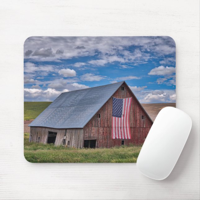 Betriebe | Rustikaler roter Stall mit amerikanisch Mousepad (Mit Mouse)