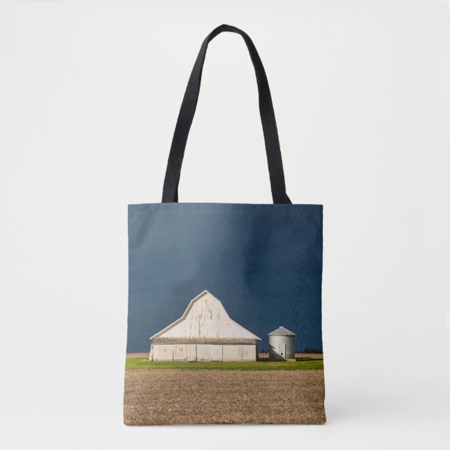 Betriebe | Weißer Stall & Silo (Vorderseite)