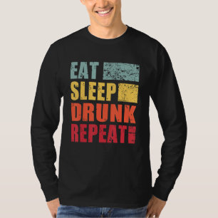 Betrunkene Wiederholung von Schlaf essen T-Shirt