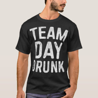 Betrunkener Drink am Teamtag 2 T-Shirt