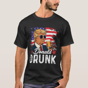 Betrunkener Trump trinkt Bier 4. Juli Amerikanisch T-Shirt