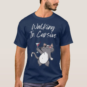 Betrunkenes Getränkeangebot Wandern in kursiver At T-Shirt
