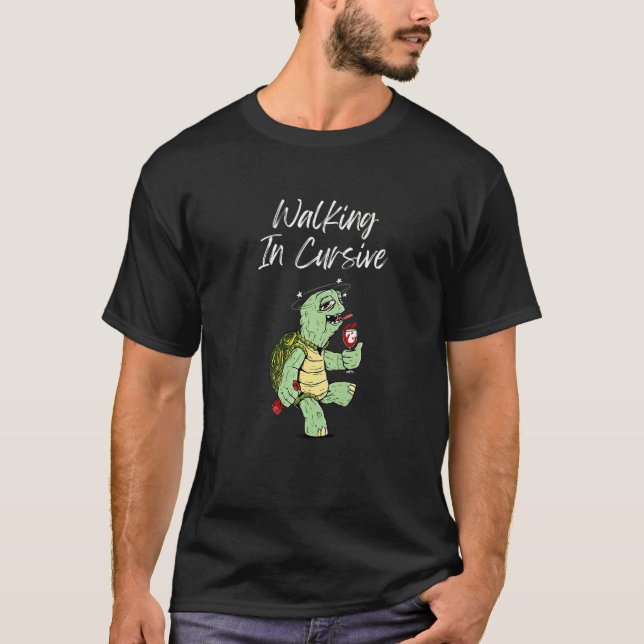 Betrunkenes Trinkangebot Wandern in kursivem Geträ T-Shirt (Vorderseite)