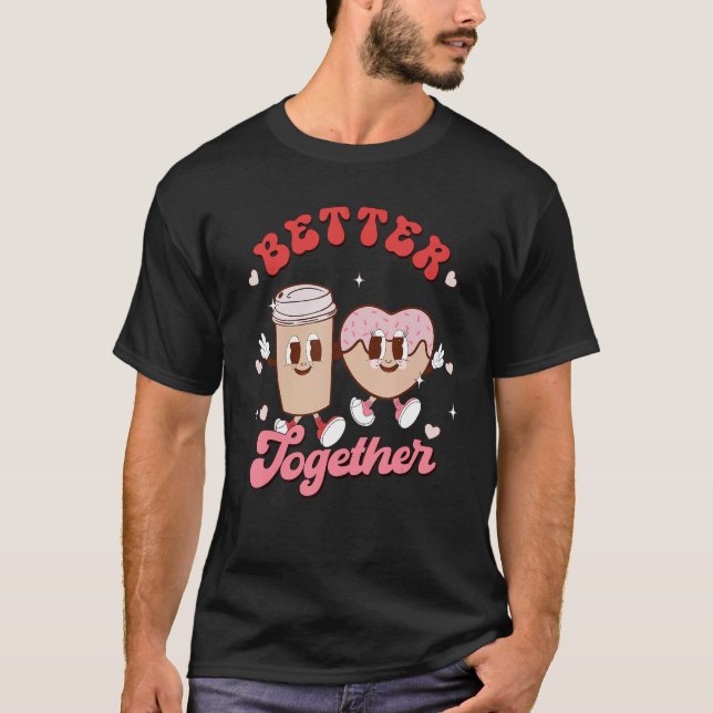 Better Together Couple Coffee & Donut Groovy Valen T-Shirt (Vorderseite)