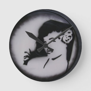 bettie page.JPG Runde Wanduhr