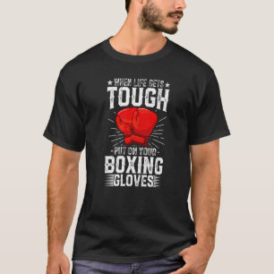 Beunruhigend setzt die Boxhandschuhe fest. T-Shirt