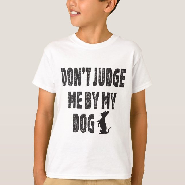 Beurteile mich nicht durch meinen Hund T-Shirt (Vorderseite)