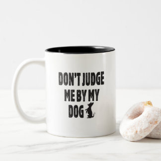 Beurteile mich nicht durch meinen Hund Zweifarbige Tasse
