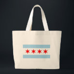 Beutel mit Flagge von Chicago, Illinois Staat - US Jumbo Stoffbeutel<br><div class="desc">Tragen Sie Ihr Wesentliches mit Stolz in unserer langlebigen Einkaufstasche mit der Flagge von Chicago! Diese Einkaufstasche, die zum Feiern des Geistes der Windy City entworfen wurde, zeigt das ikonische Design der Fahne mit zwei blauen horizontalen Streifen und vier roten sechs Sternen auf einem weißen Feld. Diese Elemente symbolisieren die...</div>