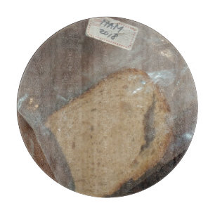 Beutel mit Scheibe Brot Schneidebrett