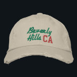 Beverly Hills CA Green und Red Vintag Style Bestickte Baseballkappe<br><div class="desc">Beverly Hills CA Green und Rot bestickt auf beige Vintage Stil Not leidenden Baumwollhut. Die Stickerei kann an andere Farbeinstellungen angepasst werden,  indem Sie die Schaltfläche "Design bearbeiten" auswählen. Außerdem ist die Möglichkeit verfügbar,  die gewünschte Farbe auf der Hauptseite auszuwählen.</div>