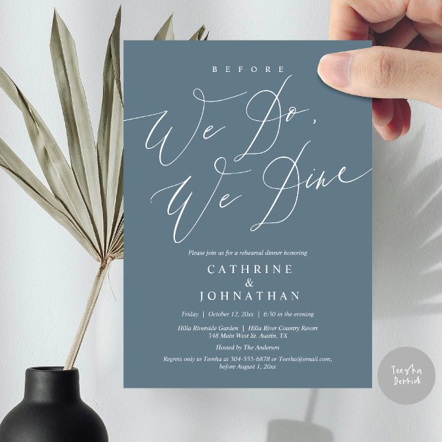 Bevor wir essen, essen wir Hochzeit Probe Dinner Einladung (Before we do, we dine, modern romantic wedding rehearsal dinner invitation card, pdf, in dusty blue)